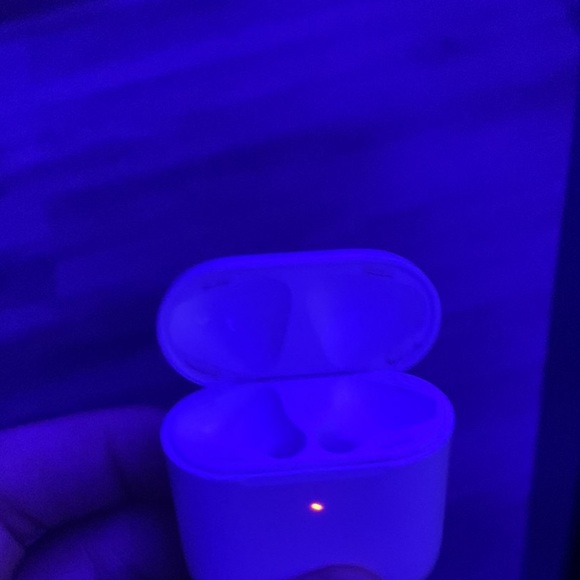 Airpod case only (missing airpods)